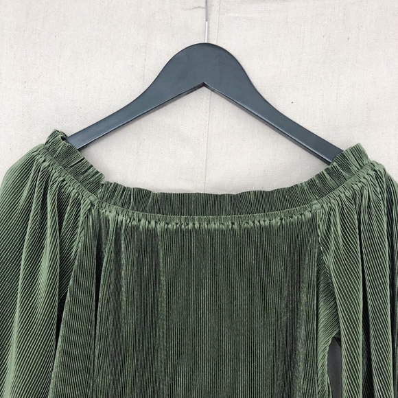 J.O.A. "Felicity" Off-Shoulder Pleated Top - Green - Picture 3 of 8